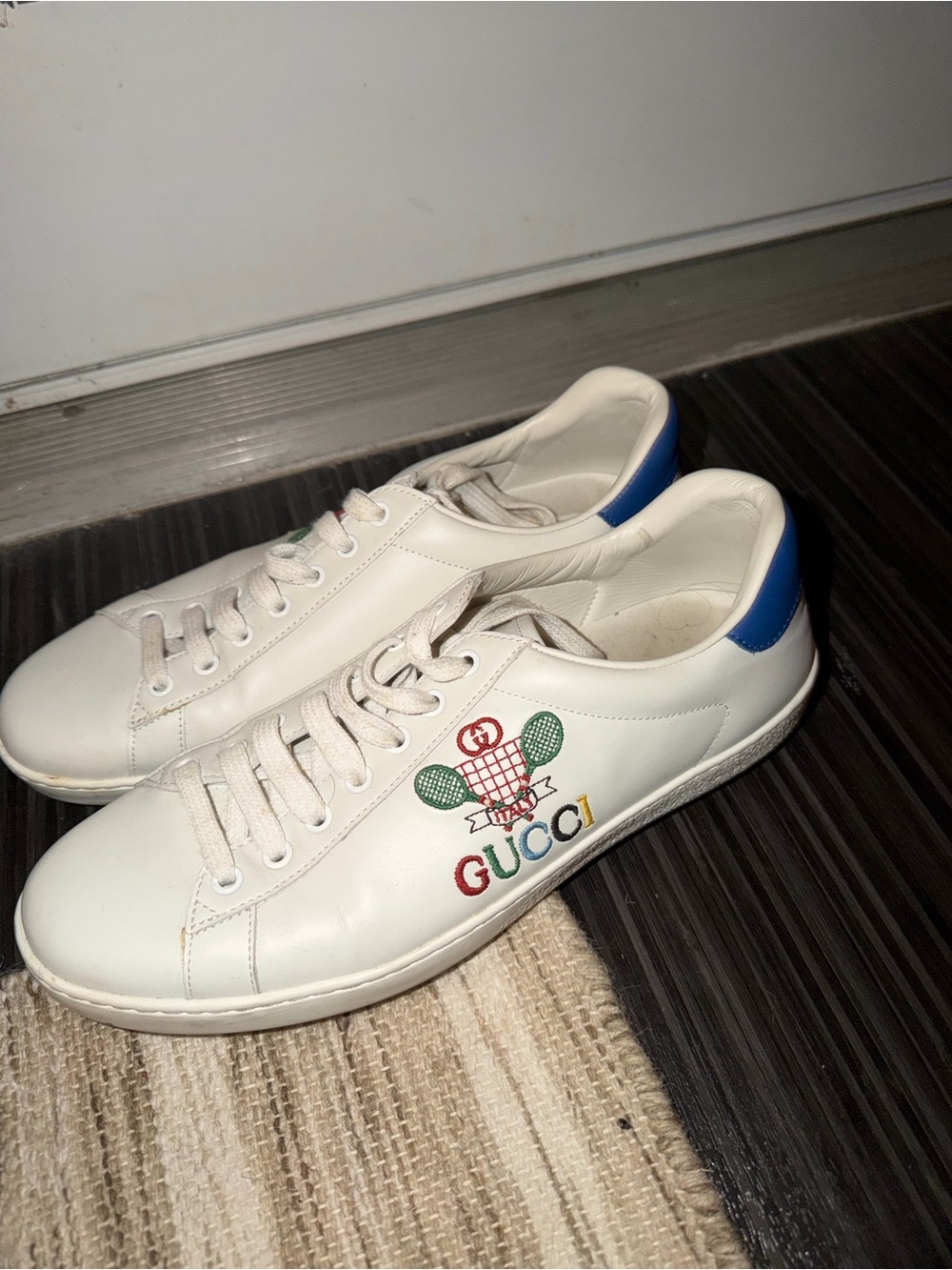 Gucci White Leather Sneakers with Multicolor Logo and Blue Heel Tab